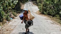 Kabupaten Bekasi merupakan wilayah yang masih mengalami permasalahan dengan krisis air bersih karena air tanah yang asin dan air PDAM belum menyeluruh masuk ke permukiman. Warga mencari sumber air yang bisa digunakan untuk kehidupan sehari-hari.