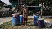 Berdasarkan hasil pemetaan, kebutuhan utama warga terdampak kekeringan ini meliputi air bersih, bak penampungan air, jerigen air, hingga permintaan penyambungan saluran pipa PDAM. Menurut perangkat desa, sebanyak 500 KK di kampung Korod dan Kampung Cihanjuang Cibarusah terdampak kesulitan air bersih karena kekeringan.