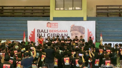 Komunitas Semeton Gibran mendeklarasikan Gibran Rakabumingraka sebagai cawapres di Pilpres 2024, Denpasar, Jumat (20/10/2023). (Rizki Setyo Samudero)