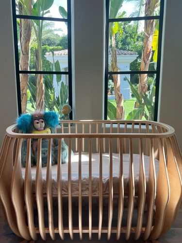 Kourtney Kardashian Kourtney Kardashian yang sedang hamil memperlihatkan kamar bayi.