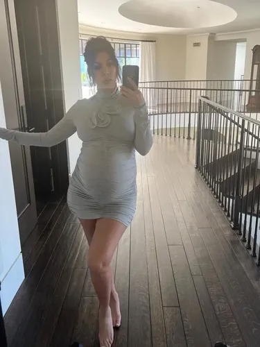 Kourtney Kardashian Kourtney Kardashian yang sedang hamil memperlihatkan kamar bayi.