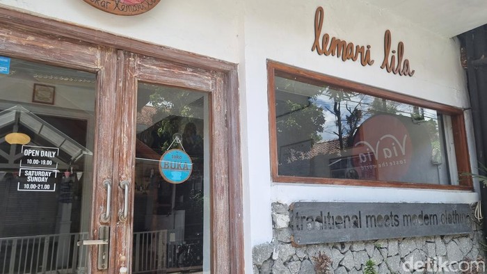 Lemari Lila, toko batik di Prawirotaman, Yogyakarta