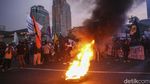 Mahasiswa Bakar di Patung Kuda Jakarta