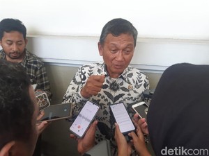 Bantah Bagi-bagi Rice Cooker Politis, Menteri ESDM: Masa Bakar LPG Terus?