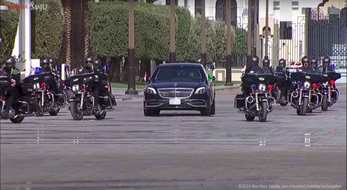 Mercedes-Maybach S 600 Guard antar Jokowi