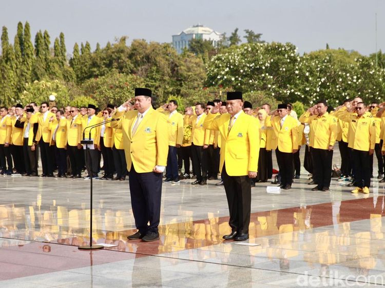 Momen Airlangga Pimpin Upacara Ziarah di TMP Kalibata