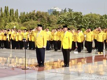 Momen Airlangga Pimpin Upacara Ziarah di TMP Kalibata