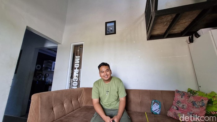 Pencipta lagu Rungkad, Vicky Prasetyo (26) saat memberikan keterangan di studio miliknya di Kalurahan Pleret, Kapanewon Pleret, Kabupaten Bantul, Jumat (20/10/2023).