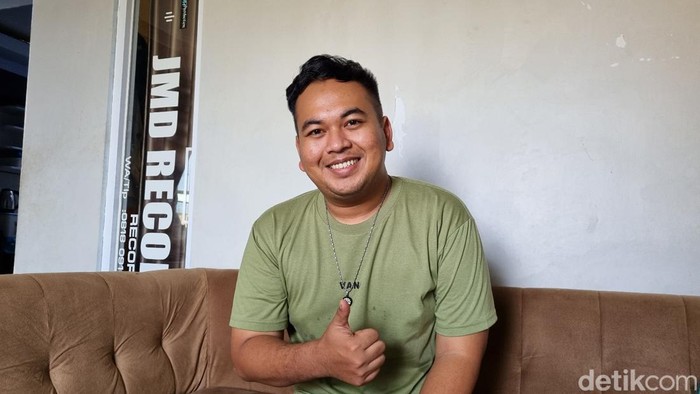 Pencipta lagu rungkad yakni Vicky Prasetyo (26) saat memberikan keterangan di Studio miliknya di Kalurahan Pleret, Kapanewon Pleret, Kabupaten Bantul, Jumat (20/10/2023).