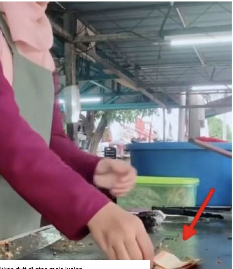 Penjual Bakwan Udang Ini Soroti Cara Bayar Pembelinya yang Kurang Sopan