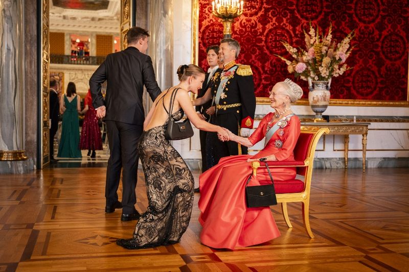 Perayaan Ulang Tahun ke-18 Pangeran Christian dari Denmark Anne-Sofie Toernsoe Olesen and Alexander Lders Rix Bach from Egedal Municipality are received by Danish Queen Margrethe II, Crown Prince Frederik and Prince Christian to a gala dinner for Prince Christians 18th birthday at Christiansborg Castle in Copenhagen, on October 15 2023. Anne-Sofie Toernsoe Olesen had left one of her golden shoes - like another Cinderella - at the Castle. The royal house called on october 15 for the owner of the shoe. 200 young people from the country's 98 municipalities as well as the Faroe Islands and Greenland participated in October 15's gala dinner. (Photo by Emil Nicolai Helms / Ritzau Scanpix / AFP) / Denmark OUT
