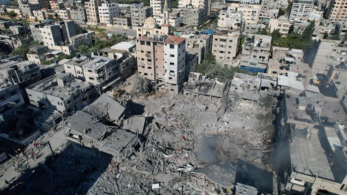 A view shows the site of Israeli strikes on houses in the central Gaza Strip October 18, 2023. REUTERS/Mohammed Fayq Abu Mostafa