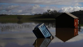 Hujan dan badai salju melanda California Utara pada bulan Januari 2017, membawa curah hujan yang sangat dibutuhkan di tengah kekeringan namun juga menyebabkan banjir yang merusak. Foto: CBS News