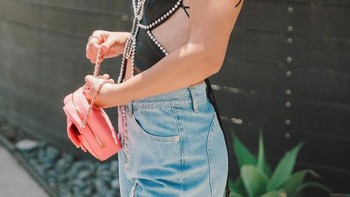 Dia dekat dengan sang kakak, Jennifer. Foto: Instagram