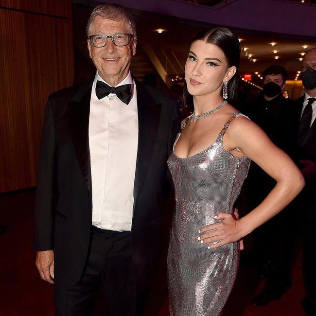 7 Foto Phoebe Gates, Anak Bill Gates yang Rintis Bisnis Tanpa Uang Ayah
