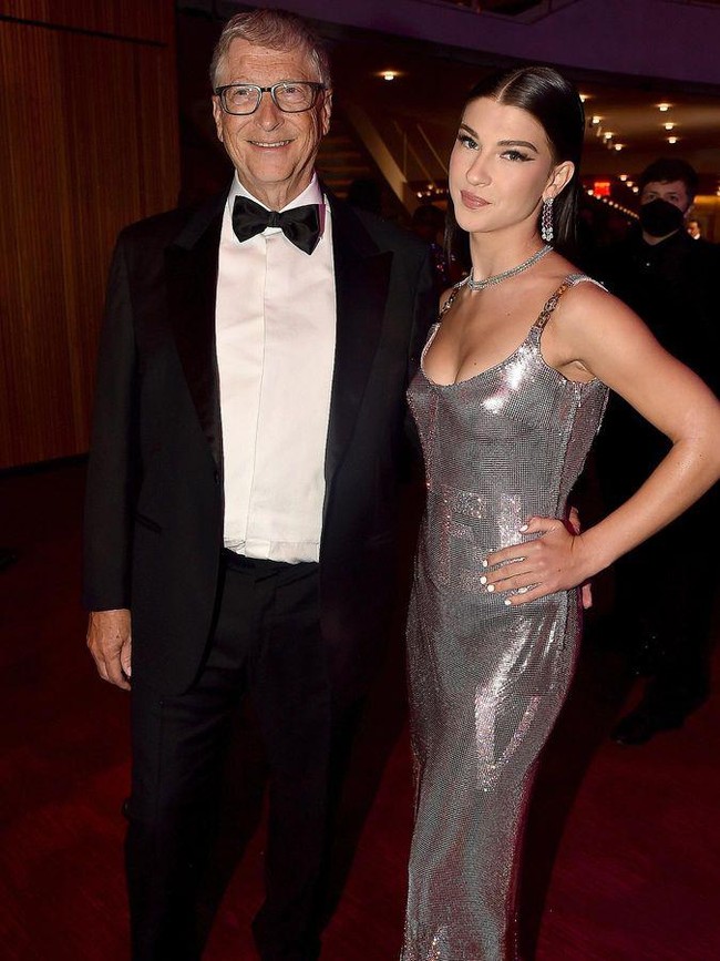 7 Foto Phoebe Gates, Anak Bill Gates yang Rintis Bisnis Tanpa Uang Ayah