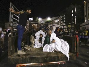Pilu Evakuasi Korban Perang di Gaza Gunakan Truk, Bukan Ambulans