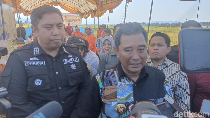 Pj Gubernur Sulsel Bahtiar Baharuddin didampingi Bupati Maros Chaidir Syam.