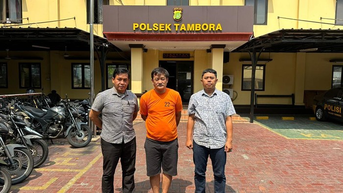 Polsek Tambora menangkap residivis kasus narkoba yang mengedarkan sabu dan ekstasi di Tambora, Jakarta Barat.