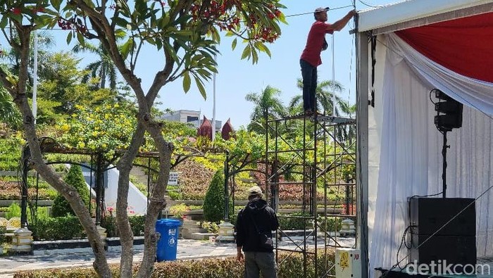 potret persiapan Hari Santri di Surabaya potret persiapan Hari Santri di Surabaya