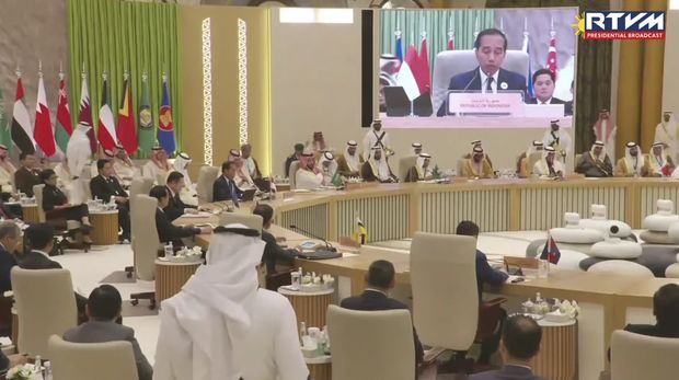 Presiden Joko Widodo saat menghadiri ASEAN-GCC Summit Proper Ritz Carlton Hotel di Riyadh, Arab Saudi pada Jumat, (10/20/2023). (Tangkapan Layar Youtube RTVMalacanang)