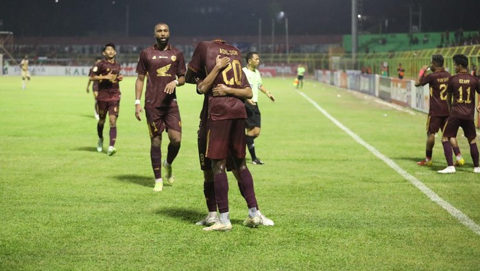 PSM Makassar menang 3-0 atas Arema FC di Stadion Gelora BJ Habibie, Parepare dalam laga Liga 1 2023/2024.