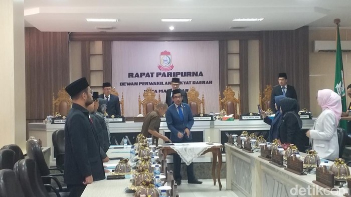 Rapat paripurna pemberhentian Fatmawati Rusdi dari Wawalkot Makassar.