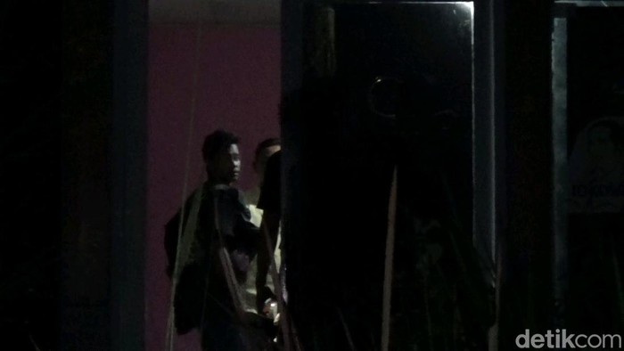 Saat polisi kembali datangi rumah yang jadi TKP Pembunuhan Tuti dan Amel.