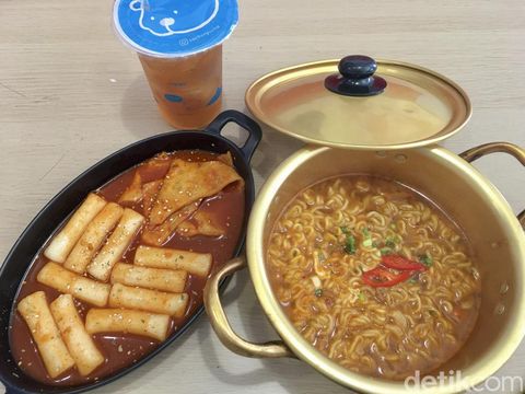 Sachon Pocha menawarkan sensasi makan ala warung tenda di Korea