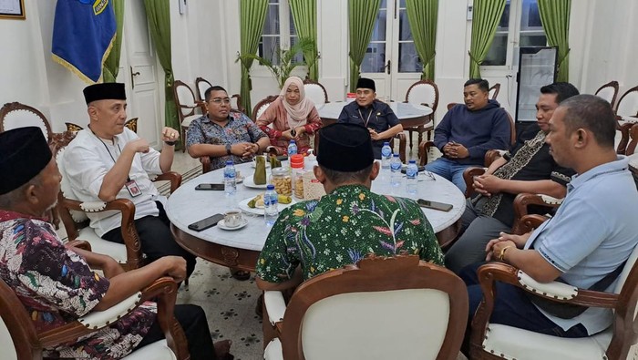 Sejumlah pengelola restoran dan rumah makan di Bangkalan yang tak taat bayar pajak menemui Pj Bupati Bangkalan.