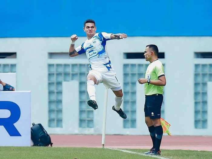 Selebrasi Gali Freitas usai membawa PSIS balik memimpin atas Persikabo, Jumat (20/10/2023).