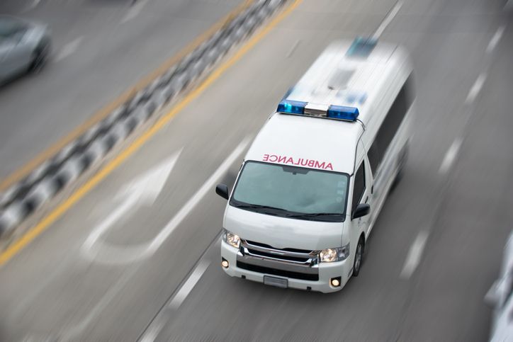 Sopir ambulance beli pisang goreng