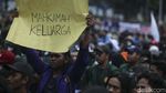 Spanduk Wapres Bocil Diusung Mahasiswa dalam Aksi di Patung Kuda