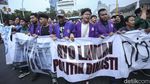 Spanduk Wapres Bocil Diusung Mahasiswa dalam Aksi di Patung Kuda