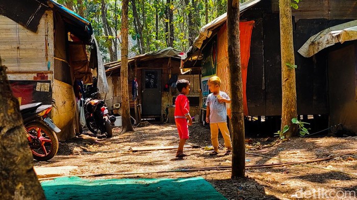 Suasana Kampung Pemulung TPA Sarimukti Suasana Kampung Pemulung TPA Sarimukti