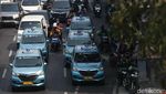 Taksi-Ojol Ngetem Depan Polda Metro, Lalin Gatsu Macet