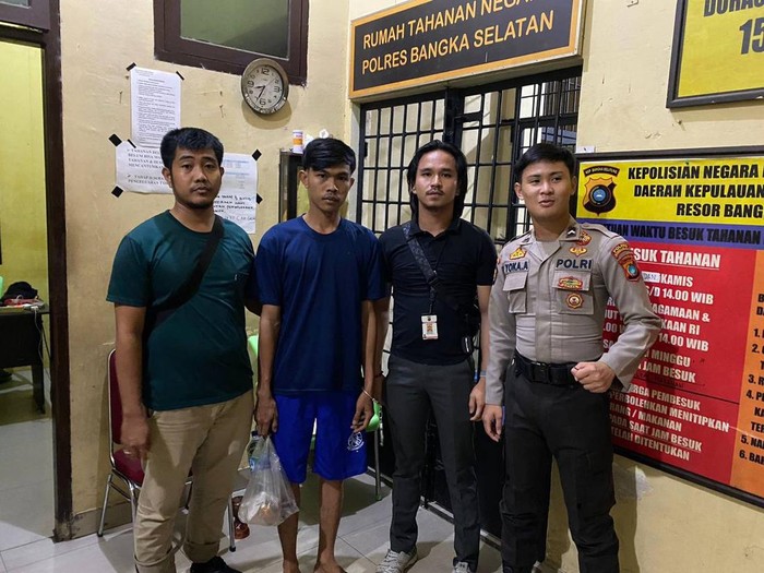 Tampang Ajat saat diamankan usai membacok brutal istrinya