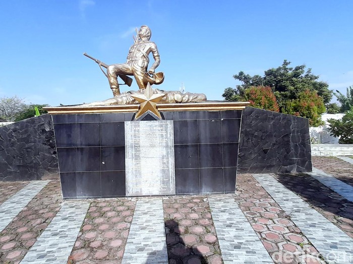 Tugu Soeroto Koento di Karawang