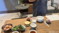 Dalam acara yang dilangsungkan di Nusa Indonesian Gastronomy ini, chef Ragil juga sempat menunjukkan bagaimana cara membuat gadon yang rupanya sangat sederhana. Hanya membutuhkan 3-5 bahan utama saja. Foto: Detikcom / Atiqa Rana