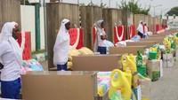 Pemerintah juga membayar mahar pengantin sebesar 50.000 naira (65 US Dollar).