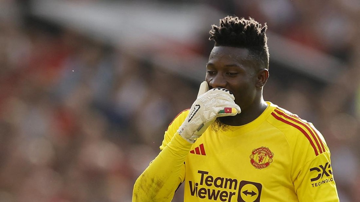 Andre Onana diminta tampil lebih baik lagi. (Foto: Action Images via Reuters/JASON CAIRNDUFF)