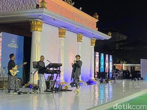 Armand Maulana Ngaku Selama 30 Tahun Baru Kali Ini Nyanyi Pake Sarung