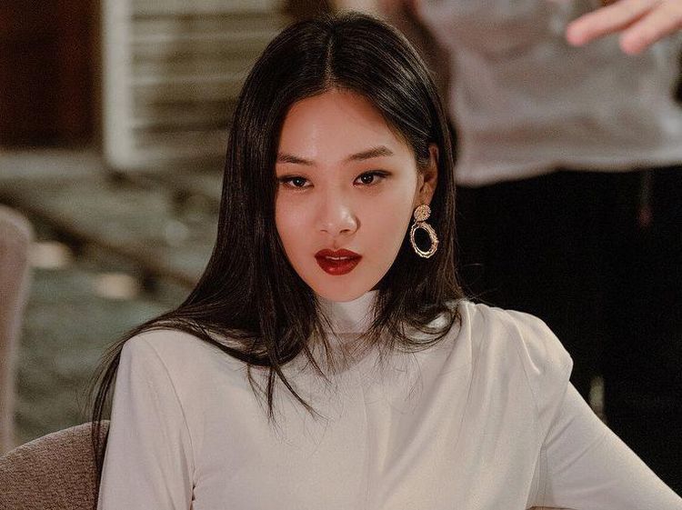 7 Foto BIBI, Rapper yang Ciuman dengan Ji Chang Wook di The Worst of Evil