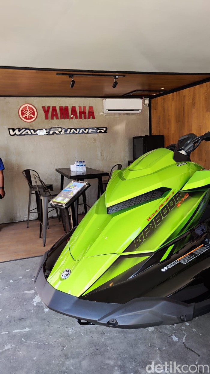 Diler Waverunner dan mesin tempel Yamaha Marine.