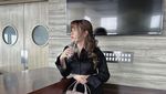 Doyan Makan! Ini Keseruan Angela Lee Santap Mie Ayam hingga Seafood