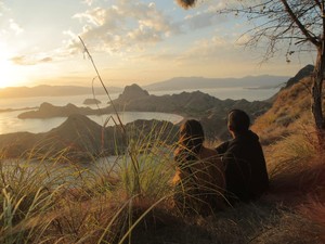 Film Nona Manis Sayange: Komedi Dibalut Keindahan Alam dan Budaya