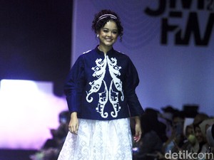 4 Brand Lokal Pamer Koleksi di JMFW 2024, Anak Anies Baswedan Jadi Model