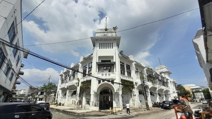 Gedung Warenhuis di Medan, supermarket pertama di Kota Medan. (Nizar Aldi/detikSumut)