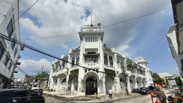Gedung Warenhuis di Medan, supermarket pertama di Kota Medan. (Nizar Aldi/detikSumut)