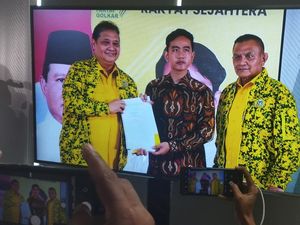 Airlangga Serahkan Surat Putusan Cawapres Golkar ke Gibran